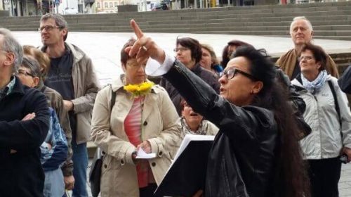 Frau Spitzley während einer Stadtführung in Trier